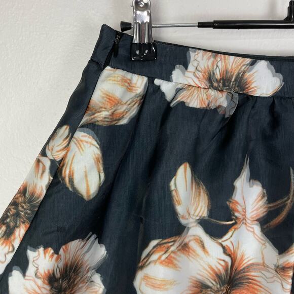 The Moon | NWT Pretty Little Thing Black Chiffon White Floral A-line Mini Skirt - Picture 5 of 8